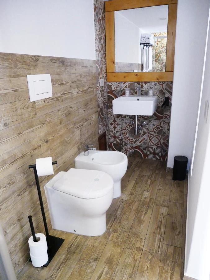 Ninetti Guest House - Apt Centro Storico 카타니아 외부 사진